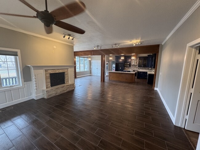 Building Photo - 325 W 100 N