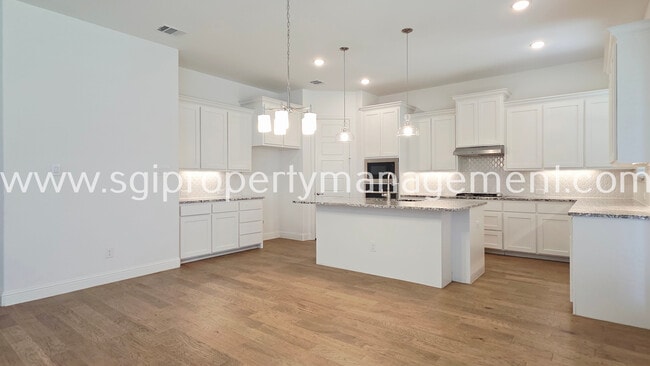Building Photo - 7703 Coronado Dr