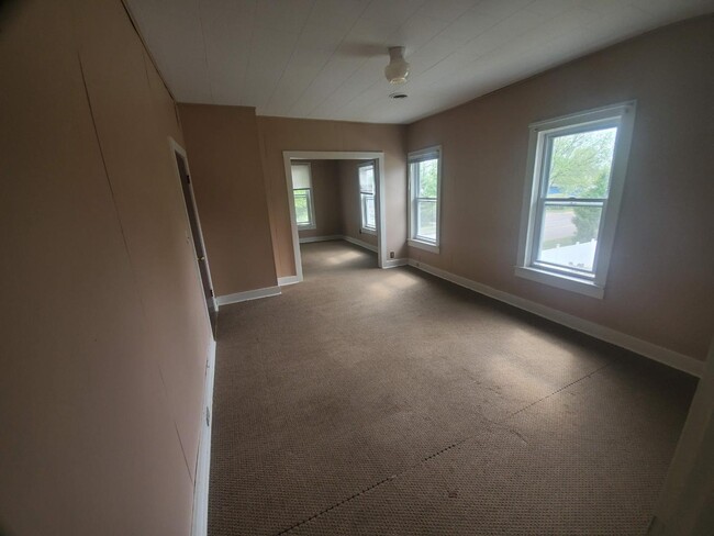 Building Photo - 211 E Somo Ave