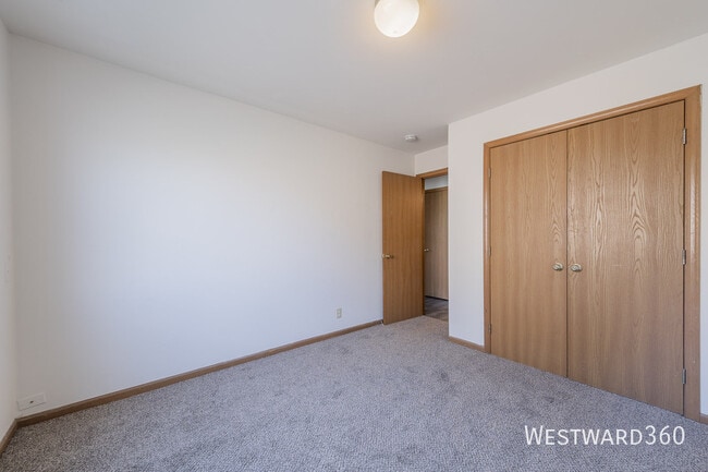 Building Photo - 915 Spiros Ct