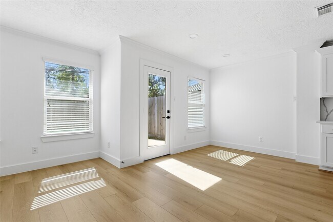 Building Photo - 1135 Eden Park Ln