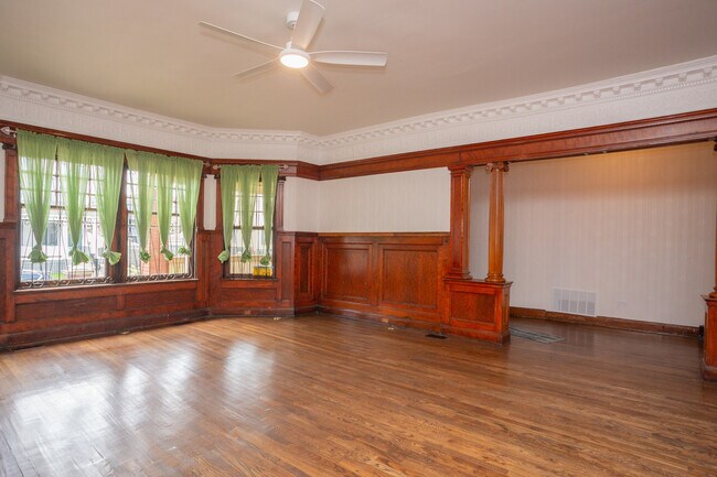 Building Photo - 4541 S Forrestville Ave