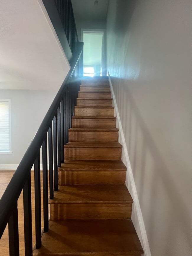 Building Photo - Bright 2-Bedroom with Spacious Bath & Priv...