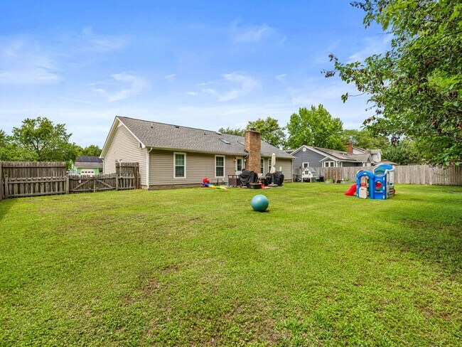 Building Photo - Raintree Subdivision