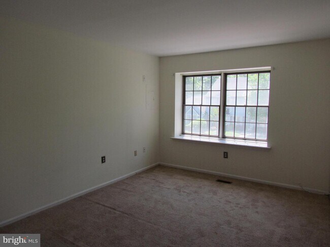 Building Photo - 9 Cohanzick Ct