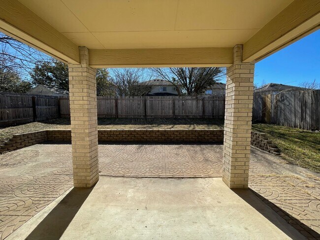 Building Photo - BEAUTIFUL 4 BR W/ MASTER DOWN*HARDWOOD FLO...