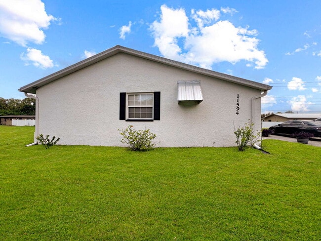 Building Photo - Spellbound in the Sunshine – Cozy 1BR with...