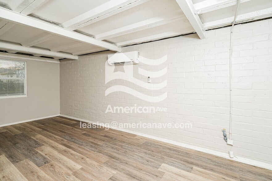 Building Photo - 1531 N Indianapolis Ave