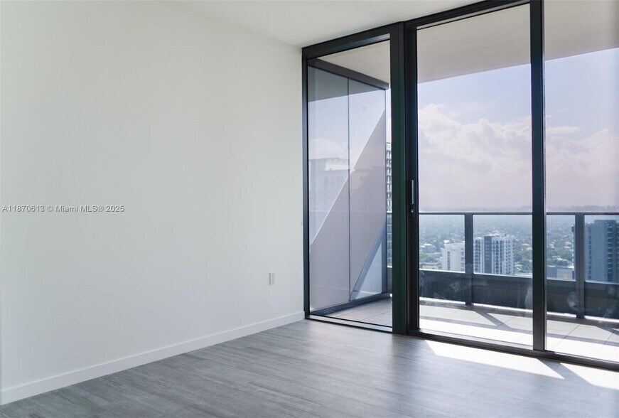 Building Photo - 1000 Brickell Plz