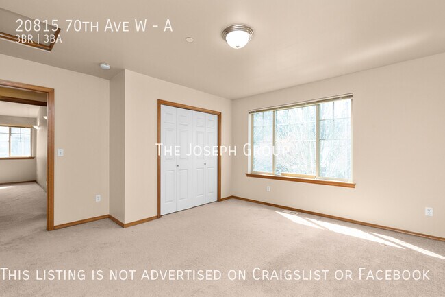 Building Photo - Sun-filled 3 bed/2.5 bath in Lynnwood!
