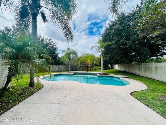 Building Photo - 9332 Beresford Ct