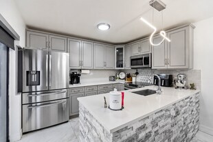 Building Photo - 1017 10th Way