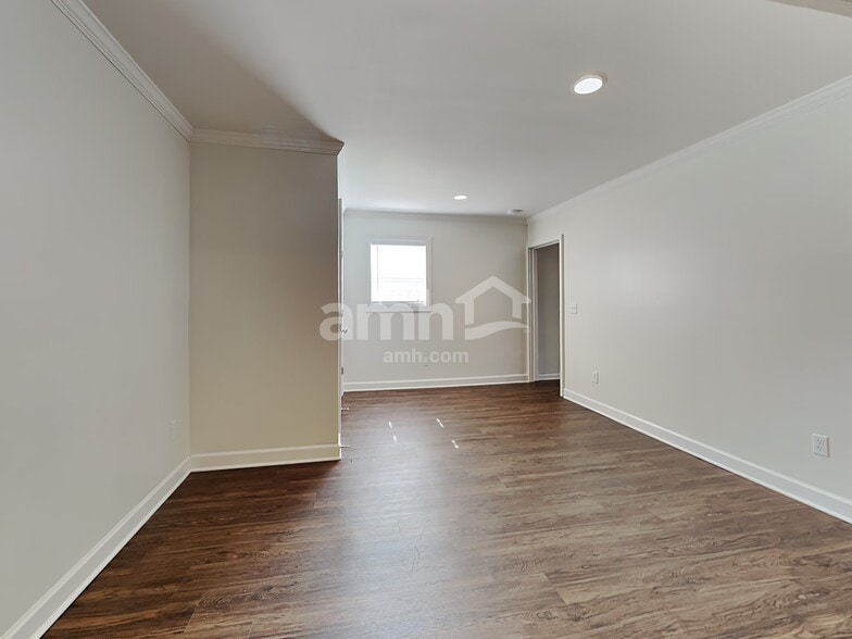 Building Photo - 615 Asheby Woods Rd