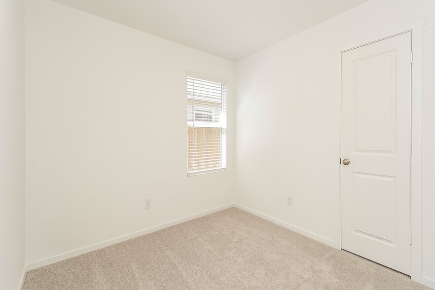 Building Photo - 1239 Maple St