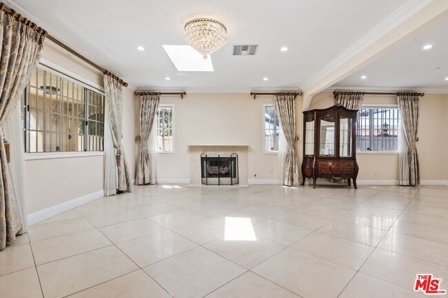 Building Photo - 2151 Glendon Ave