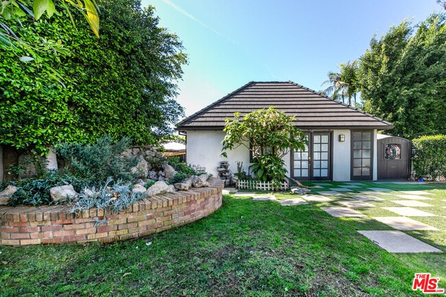 Building Photo - 401 N McCadden Pl