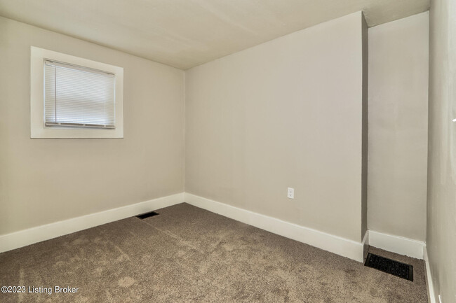 Building Photo - 4020 Larkwood Ave