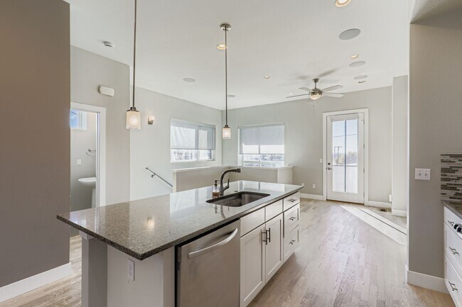 Building Photo - 2851 W 21st Ave