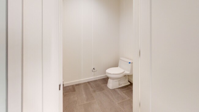 Building Photo - 920 N Osceola Ave