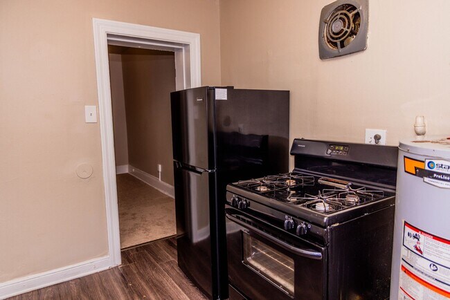 Building Photo - 1019 W Leigh St