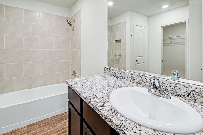 Building Photo - 2 Week Free Move-In Special! 3 Bed / 2 Bath in Luckey Ranch – Hardwood Floors + Fridge, W/D Included