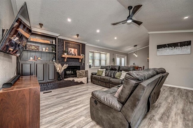 Building Photo - 8421 Woodhue Dr