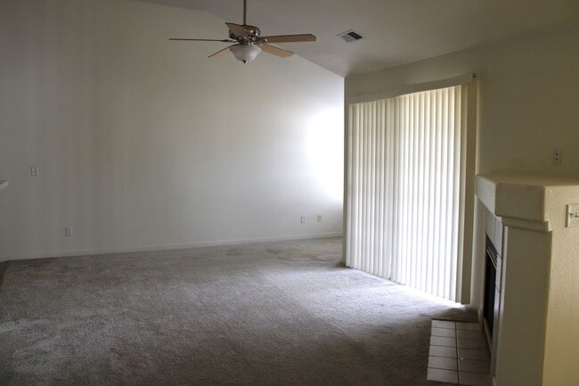 Building Photo - Lovely Two Bedroom Condo in Greeley