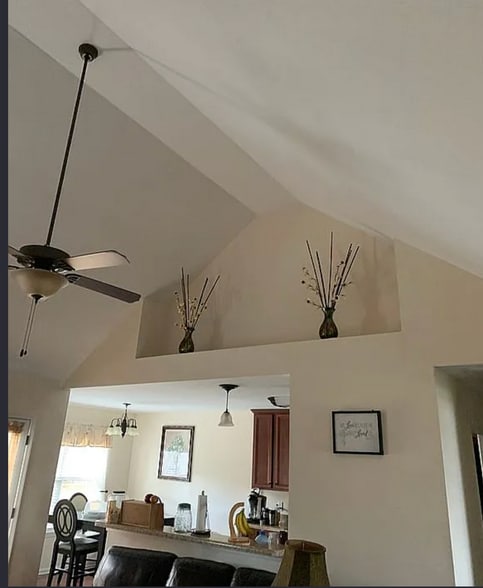 Primary Photo - 684 Gladiolus Dr