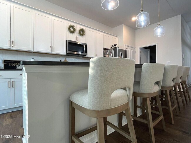 Building Photo - 742 Carnegie court