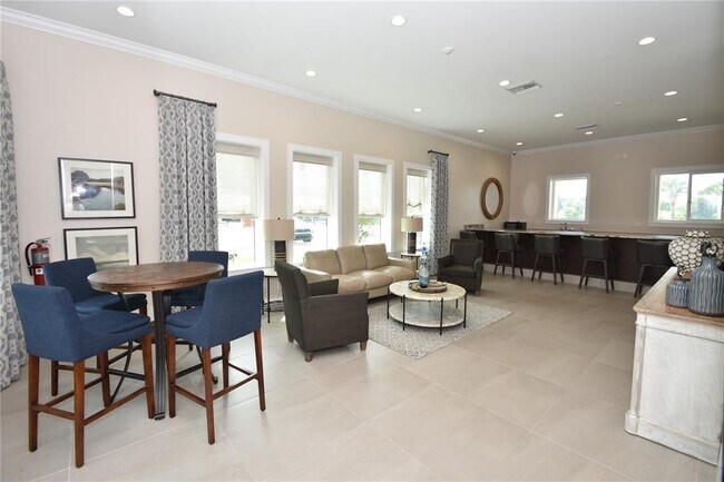 Building Photo - 114 Del Palma Dr