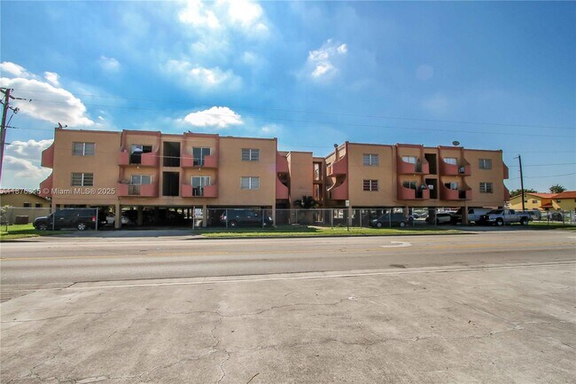Building Photo - 3675 W 11th Ave