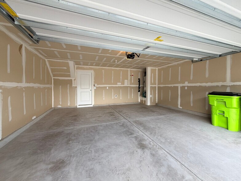 Building Photo - 3018 Brellon Ln