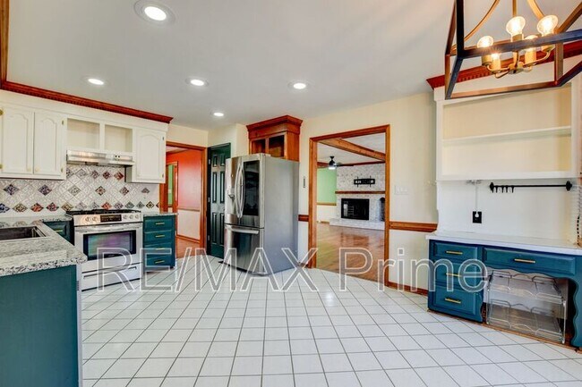 Building Photo - 412 Saddle Ct