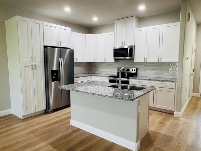 Building Photo - 100 Lynbrook Dr