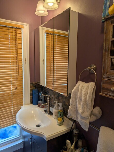 Building Photo - 636 Moody St