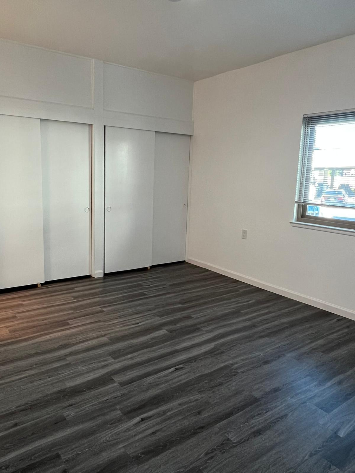 Building Photo - 1000 N Hobart Blvd