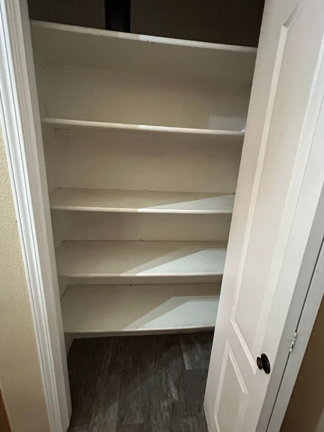 Building Photo - Spacious, open and upgraded home in Northwest Hanford....with 30 solar panels!!!