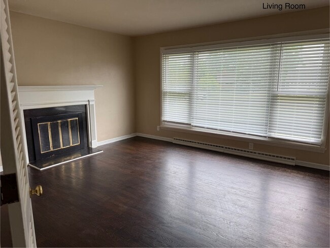Building Photo - Newly Renovated - Spacious 4 Bedroom - 2 B...