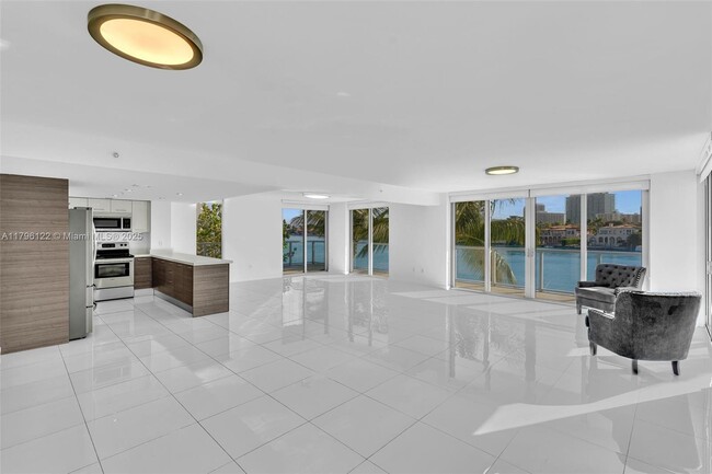 Building Photo - 9901 E Bay Harbor Dr