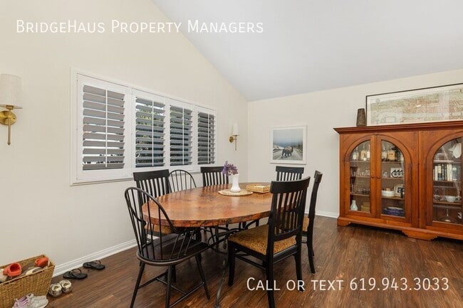 Building Photo - 1004 St Albans Pl