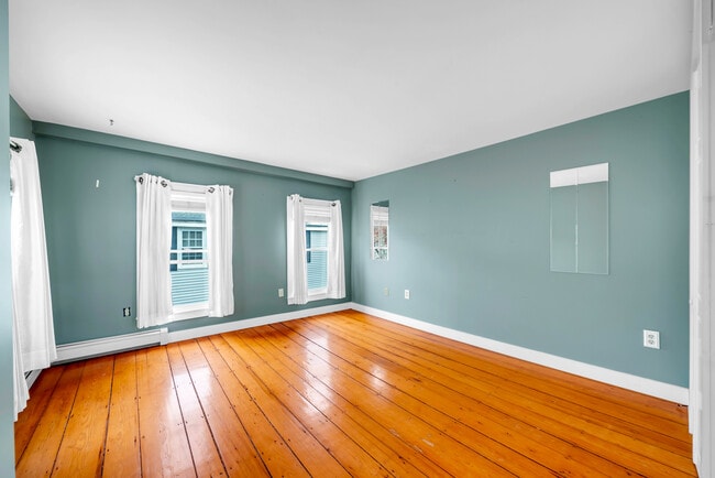 Building Photo - 4 Warren St