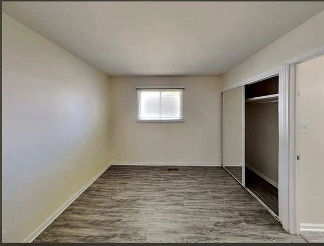 Building Photo - 201 Fairwood Dr