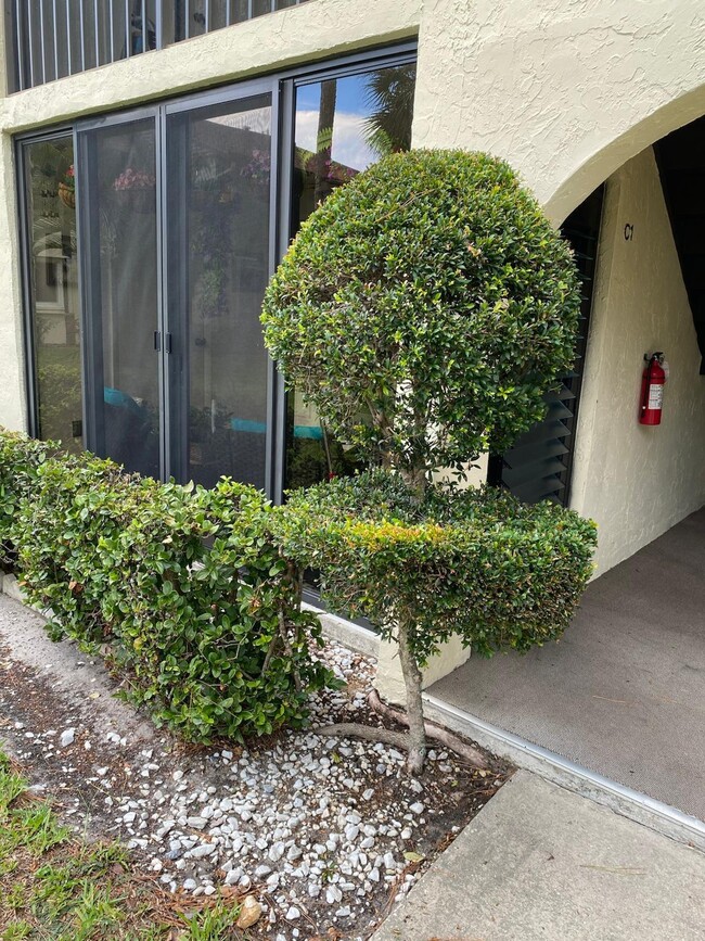 Building Photo - 5990 Pine Cone Ct