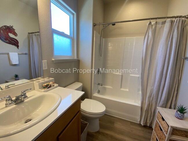 Building Photo - Nicely Furnished Townhome in Indian Hills