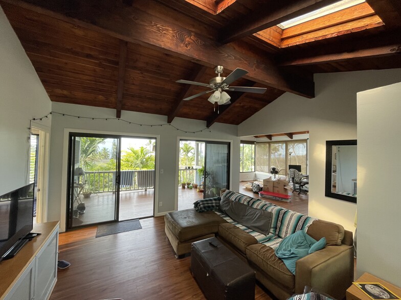 Top Floor - Living Room - 75-5810 Olua Plz