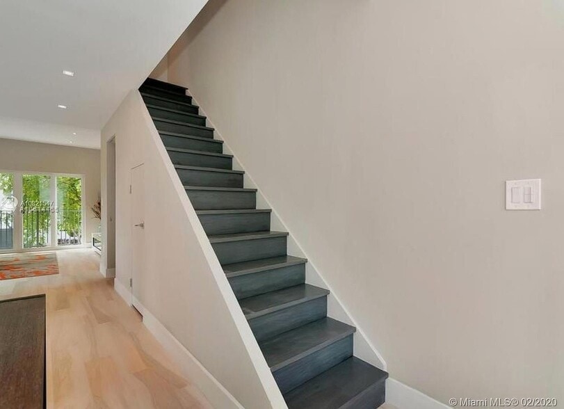 Building Photo - 307 Majorca Ave