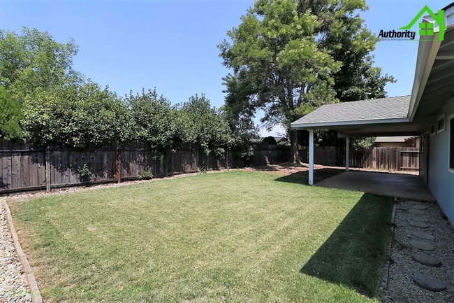 Building Photo - 2566 Capella St