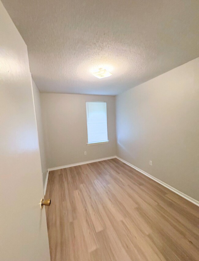 Building Photo - 3666 Bluff Wood Dr