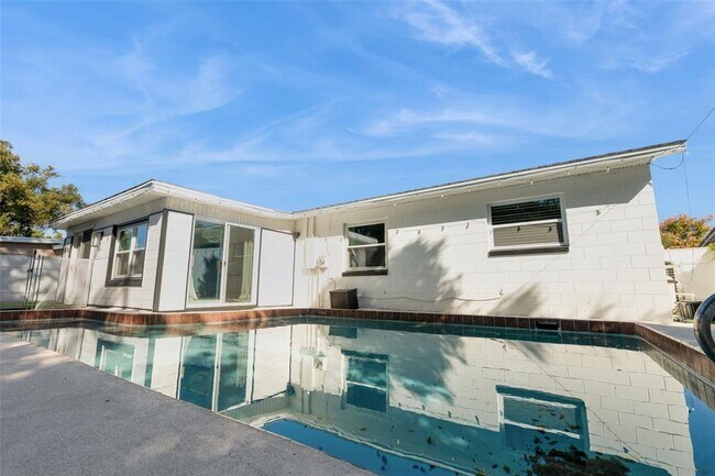 Building Photo - 622 Beverly Ave