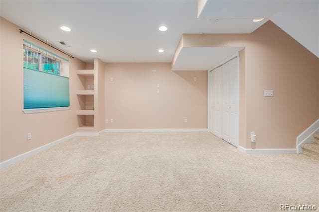 Building Photo - 9688 Queenscliffe Dr